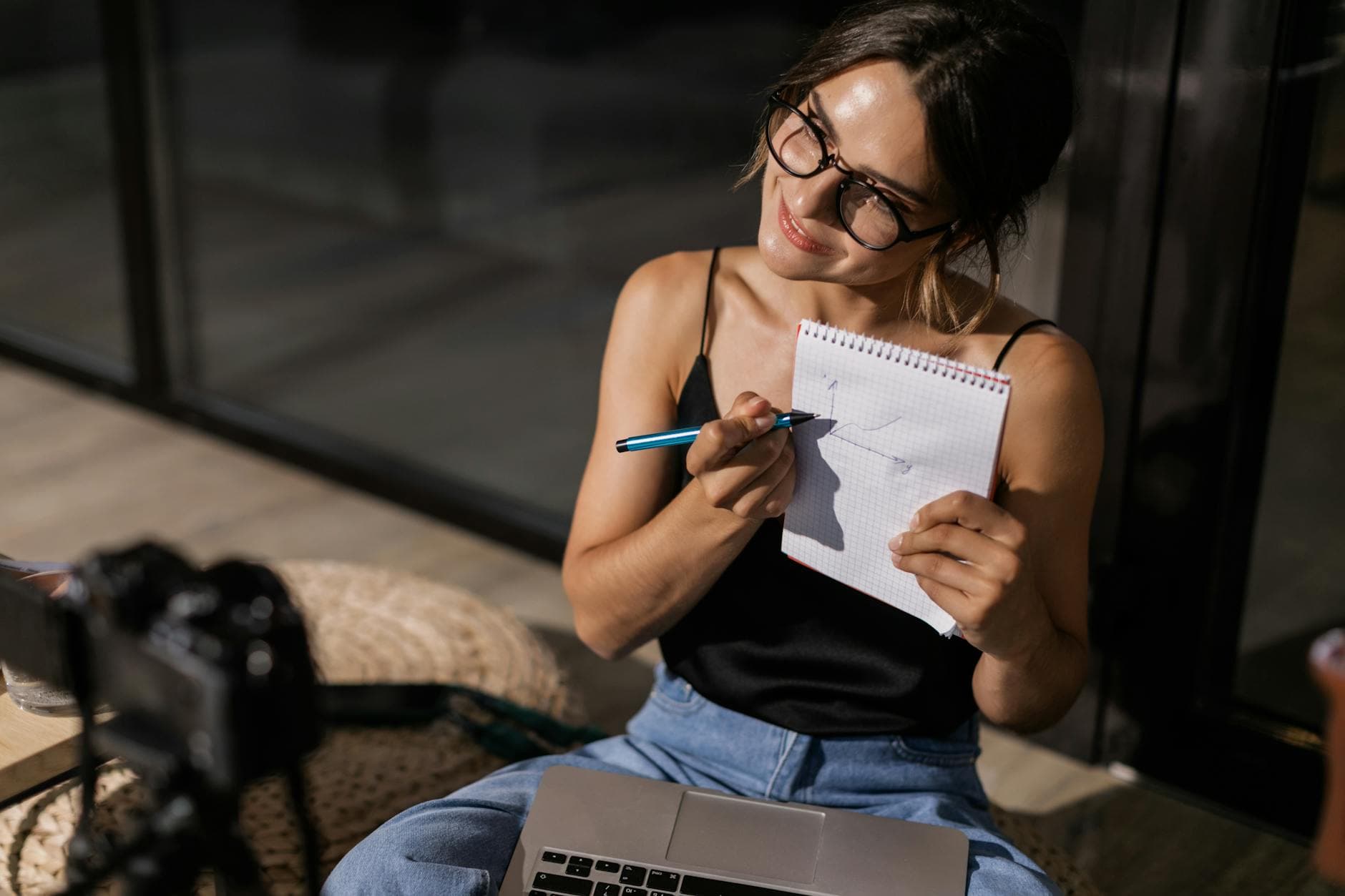 AI Writing Tools Bahasa Indonesia: Perbandingan 6 Tool untuk UMKM