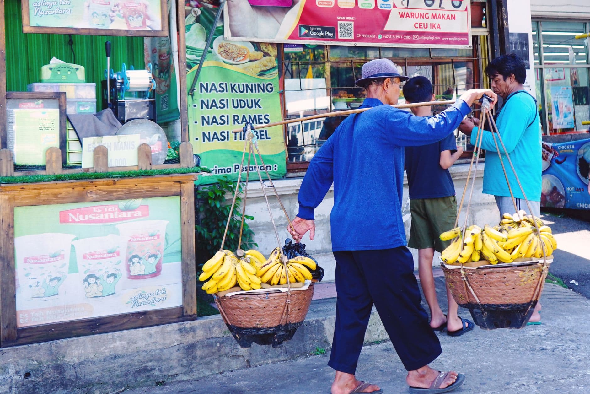 Pedagang Kaki Lima dan Warung Kecil yang Bergabung ke Aplikasi GoFood atau ShopeeFood: Status Pajak, Kewajiban BPJS, dan Cara Kelola Penghasilan Ganda yang Sering Tidak Ketahuan