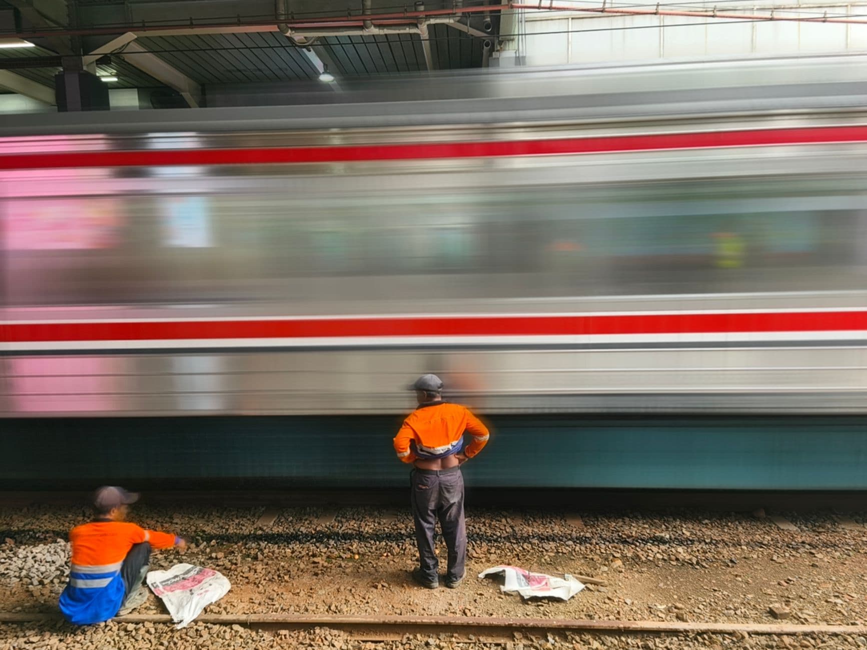 Pekerja Migran Indonesia yang Pulang dan Buka UMKM: Kewajiban Pajak, Status Wajib Pajak, dan Cara Kelola Penghasilan Luar Negeri di Pembukuan Bisnis