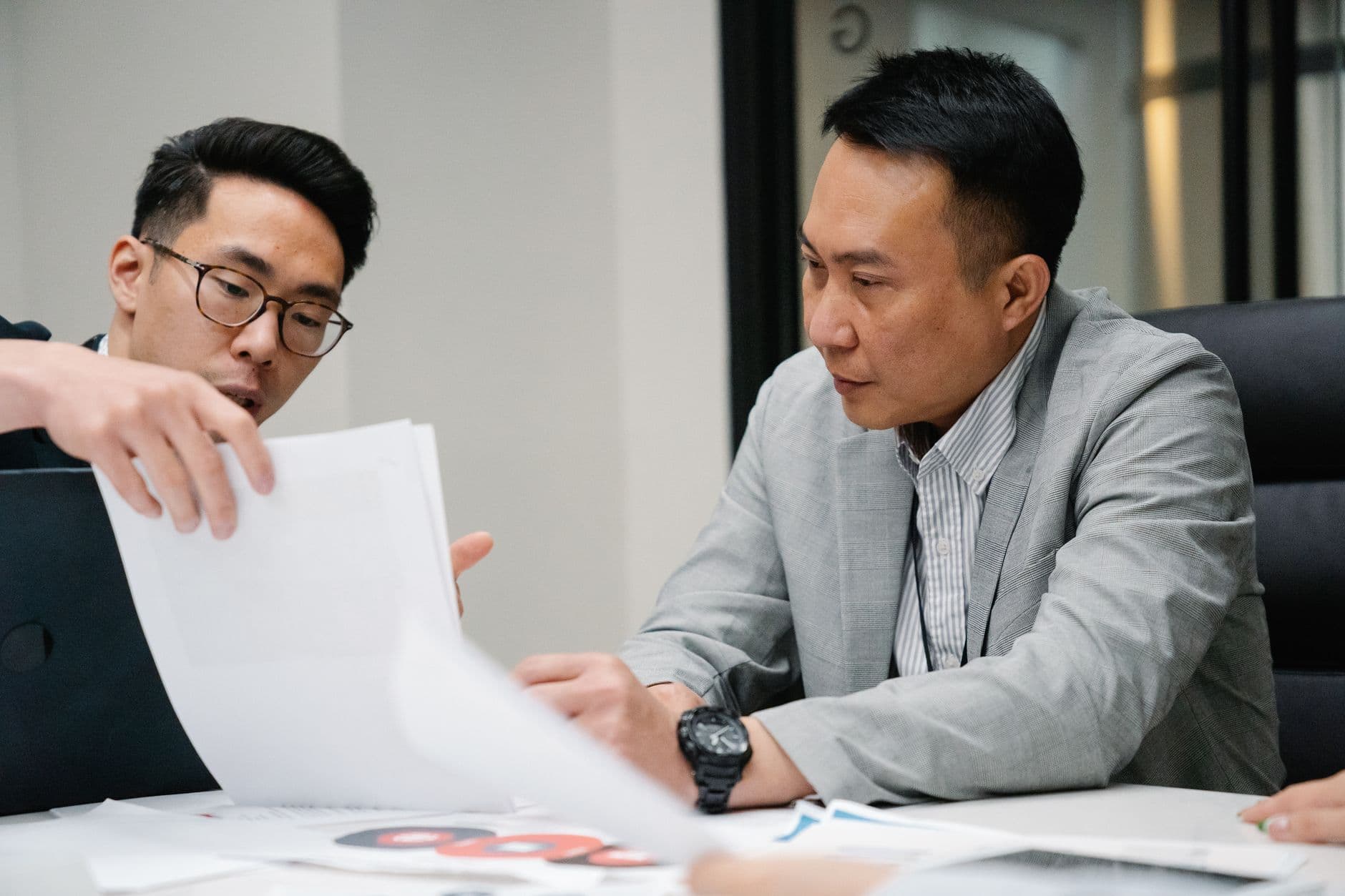 Pekerja Asing (Ekspatriat) di UMKM dan Startup Indonesia: Cara Hitung PPh 21, Buat Bukti Potong, dan Kelola Kewajiban Pajak yang Sering Salah Kaprah
